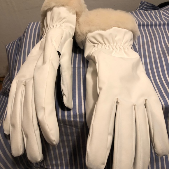 UGG Other - Brand new UGG winter gloves